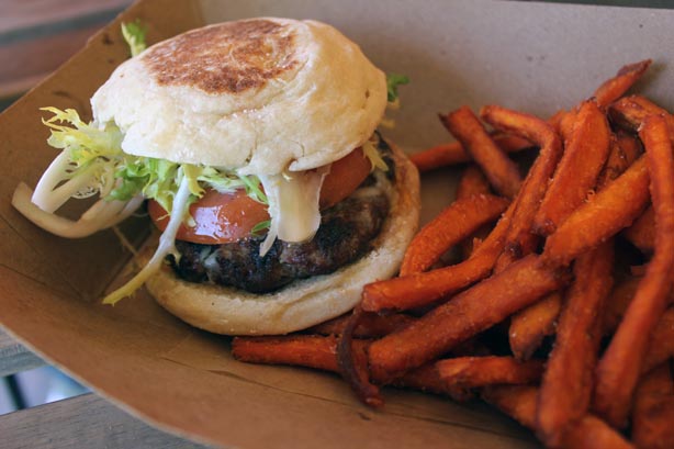 cheeseburgerEchoParkLakeCafe